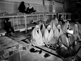 Φωτογραφία για Φρικιαστικές εικόνες: Οι γυναίκες που περιμένουν να εκτελεστούν στο Ιράν... [photos]