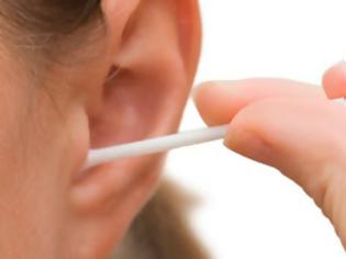 Φωτογραφία για Γιατί ο καθαρισμός των αυτιών με μπατονέτες είναι μία πολύ επικίνδυνη συνήθεια;