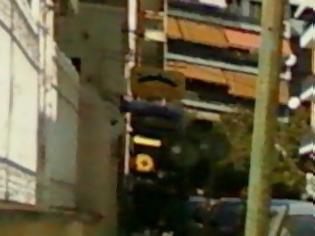 Φωτογραφία για Επίθεση έκαναν οι οπαδοί της ΑΕΚ στα γραφεία της Χρυσης Αυγής στα Τρίκαλα