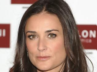 Φωτογραφία για Η Demi Moore είναι 53! Δείτε πώς εμφανίστηκε στα SAG Awards... [photos]