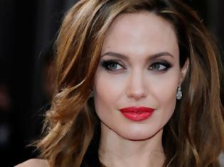 Φωτογραφία για Σοκ! Η Angelina Jolie πάσχει από νευρική ανορεξία... [photos]