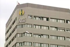 Στις φλόγες ανυψωτικό μηχάνημα στο προαύλιο του Ιασώ