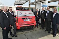 Το Opel HydroGen4 εφοδιάζεται για πρώτη φορά με καύσιμο υδρογόνου από αιολική ενέργεια