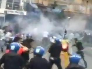 Φωτογραφία για Ξύλο, δακρυγόνα και καρέκλες μεταξύ οπαδών Παναθηναϊκού και Γαλατά (Video)