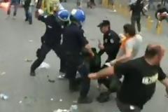 Μεγάλης έκτασης επεισόδια νωρίτερα στη πλατεία Ταξίμ με οπαδούς του Παναθηναϊκού και της Γαλατάσαραϊ [video]