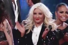 C.AGUILERA: Η εμφάνισή της με φωσφοριζέ... πάνα