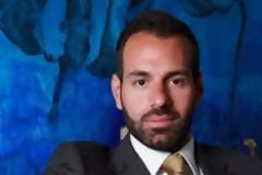 Ντόλτσε βίτα ενώ κατηγορείται για υπεξαίρεση