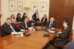 Συγκρότηση κυβέρνησης τεχνοκρατών συζητούν στο Προεδρικό