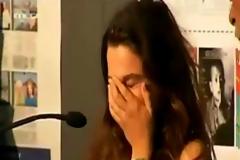 VIDEO: Μια 17χρονη κλαίει για την Ελλάδα