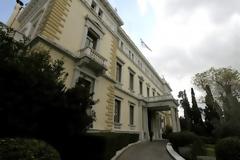 Αμετανόητοι οι πολιτικοί βρικόλακες της ζωής μας