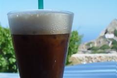 Όσοι πίνουν καφέ κάνουν λιγότερα λάθη στη δουλειά