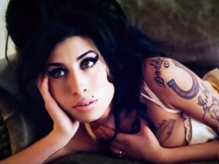 Φωτογραφία για Το “ματωμένο” πορτραίτο της Winehouse