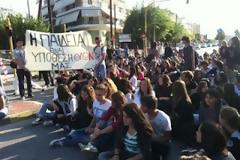Μαθητές 5ου λυκείου Λαμίας: Φτάνει πια η κοροϊδία! [video]