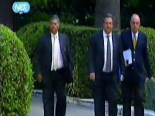 Φωτογραφία για Μόλις 15 λεπτά διήρκησε η συνάντηση Καμμένου - Παπούλια