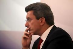 Ένταση με συνεργάτη του Χατζηνικολάου στο twitter που έβρισε τον Γλέζο..
