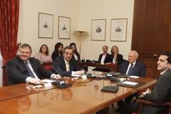 Συνεχίζονται τη Δευτέρα οι διαβουλεύσεις