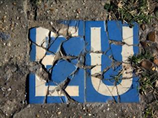 Φωτογραφία για Το ευρωπαϊκό οικοδόμημα καταρρέει