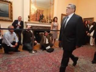 Φωτογραφία για Χρυσή Aυγή: «Οι συγκεκριμένοι δημοσιογράφοι θα παραμένουν ένα με τη γη»