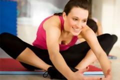 Απλές κινήσεις stretching για ξεκούραση στήθους και πλάτης