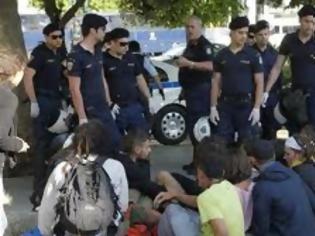 Φωτογραφία για Ένταση το πρωί στο σύνταγμα μεταξύ ακτιβιστών και αστυνομίας