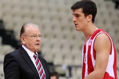 ΣΥΓΧΑΡΗΤΗΡΙΑ ΕΡΥΘΡΟΥ ΑΣΤΕΡΑ ΣΤΟΝ ΜΠΑΣΚΕΤΙΚΟ ΟΛΥΜΠΙΑΚΟ