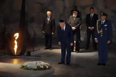 ΚΥΡΙΕ ΠΡΟΕΔΡΕ, Η ΜΟΝΗ ΘΕΤΙΚΗ ΠΡΟΣΦΟΡΑ ΠΟΥ ΜΠΟΡΕΙΤΕ ΝΑ ΠΡΟΣΦΕΡΕΤΑΙ ΑΥΤΗ ΤΗ ΣΤΙΓΜΗ ΣΤΗΝ ΕΛΛΑΔΑ ΚΑΙ ΤΟΥΣ ΕΛΛΗΝΕΣ ΕΙΝΑΙ Η ΠΑΡΑΙΤΗΣΗ ΣΑΣ