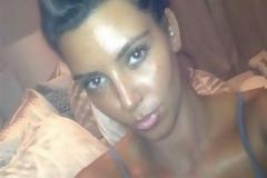 Η Kim Kardashian μόλις βγήκε από το solarium (Photo)