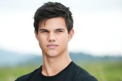 O Taylor Lautner ετοιμάζεται για παρκούρ