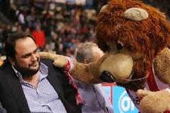 ΜΠΑΣΚΕΤΙΚΟΙ ΘΡΙΑΜΒΟΙ ΠΑΡΟΥΣΙΑ... ΜΑΡΙΝΑΚΗ!