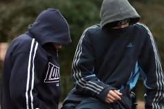 Στη φάκα συμμορία που πουλούσε θάνατο στα σχολεία