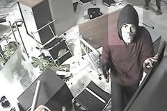 Η ΕΛΑΣ δημοσίευσε φωτογραφίες ατόμων που συμμετείχαν στις λεηλασίες του Φεβρουαρίου