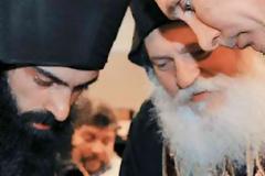 ΕΞΕΓΕΡΣΗ ΣΤΟ ΑΓΙΟ ΟΡΟΣ! ΜΕ ΑΠΟΣΧΙΣΗ ΑΠΕΙΛΟΥΝ ΟΙ ΜΟΝΑΧΟΙ ΚΑΙ ΚΑΛΟΥΝ ΤΟΝ… ΠΟΥΤΙΝ!
