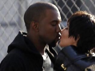Φωτογραφία για Kardashian και West είναι ερωτευμένοι και δεν το κρύβουν