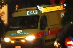 Μοτοσικλετιστής παρέσυρε και τραυμάτισε μάνα και κόρη