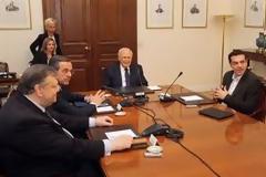 Μήνυμα αναγνώστη: Πρέπει να σταματήσουν να μιλάνε...