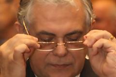Τράτζικ: κόψανε μισθούς και συντάξεις για να πληρώσουν επιθετικό ομόλογο!!!