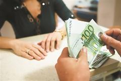 ΣΤΑ 700 ΕΚΑΤ. ΕΥΡΩ ΟΙ ΕΚΡΟΕΣ ΤΩΝ ΚΑΤΑΘΕΣΕΩΝ ΜΕΤΑ ΤΙΣ ΕΚΛΟΓΕΣ