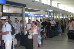 «Σύννεφα» για τον ελληνικό τουρισμό