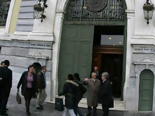 Φωτογραφία για Süddeutsche Zeitung: Οι Ελληνες «αδειάζουν» τις τράπεζες