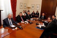Στις 13.00 η τελευταία σύσκεψη των πολιτικών αρχηγών