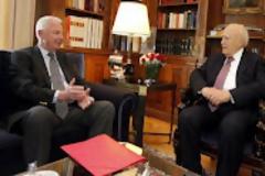 Το αστείο του Πικραμμένου μπροστά στις κάμερες