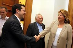 Με τον Τσίπρα η Κατσέλη!