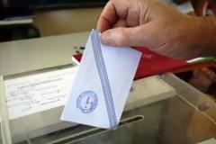Ψήφος με ψυχρό αίμα και το χέρι στην καρδιά