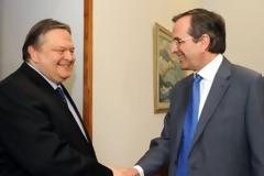 Πάλι κάλπες στα σχολείαν, κοίτα πάθος' τι λατρείαν!