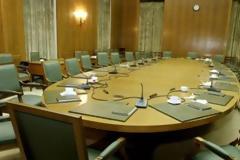 Η ΣΥΝΘΕΣΗ ΤΗΣ ΥΠΗΡΕΣΙΑΚΗΣ ΚΥΒΕΡΝΗΣΗΣ