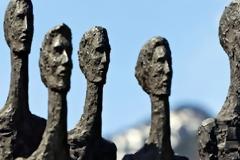 Σαν πέσει η ψείρα στον γιακά…