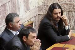 Δείτε τους βουλευτές της Χρυσής Αυγής την ώρα της ορκομωσίας