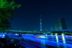 ΔΕΙΤΕ: Έριξαν 100.000 φώτα LED σε ποταμό!