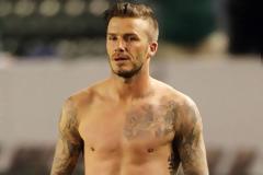 O Barack Obama λέει ότι ο David Beckham είναι μεγάλος για να παίζει ποδόσφαιρο