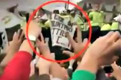 To προσβλητικό πλακάτ του Τζιακερίνι [video]
